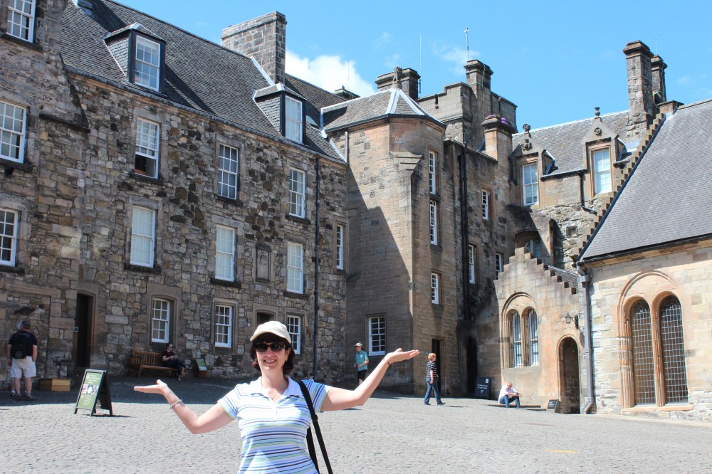 Spate - Castelul regal, dreapta - Capela Regala IMG_5517